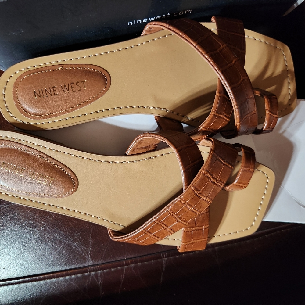 Size 9 Nine West flats